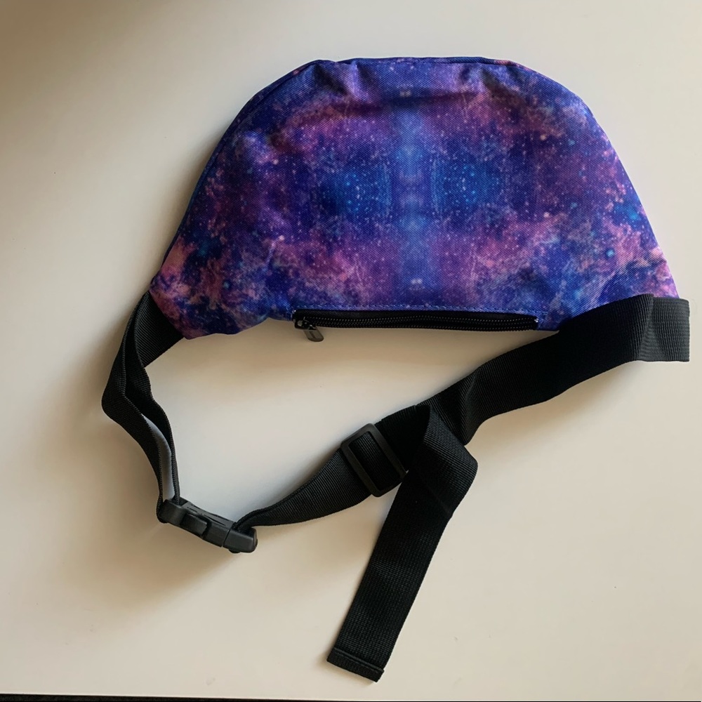Galaxy Fanny pack never used with 3 different compartments